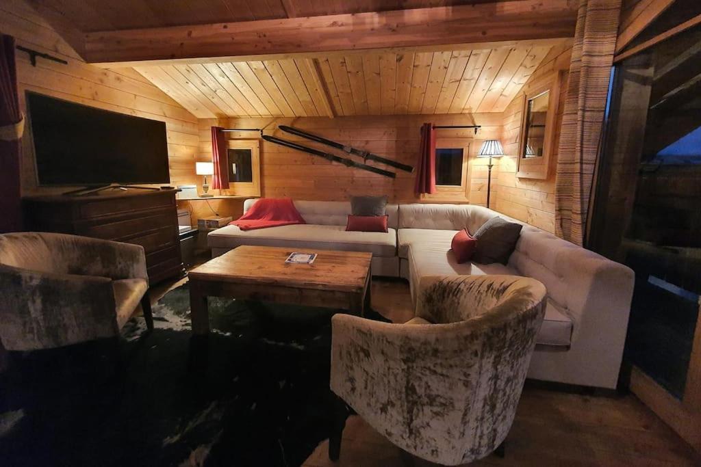Cosy 4 Bedroom Chalet With Hot Tub Saint-Marcel  Εξωτερικό φωτογραφία