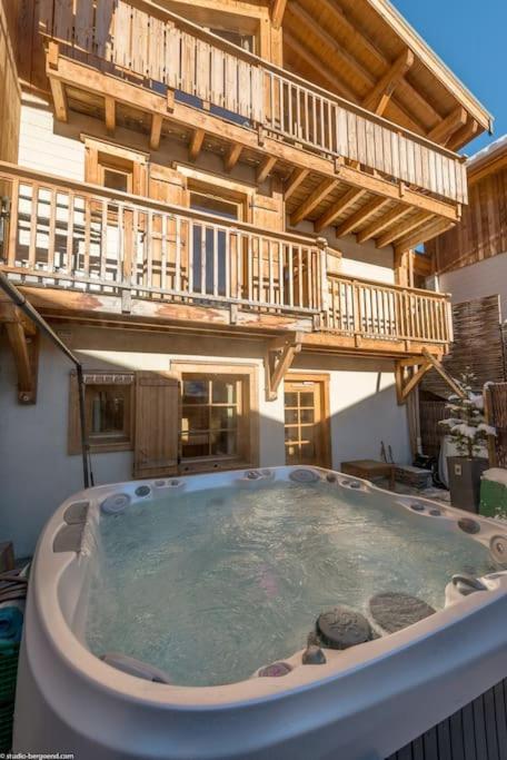 Cosy 4 Bedroom Chalet With Hot Tub Saint-Marcel  Εξωτερικό φωτογραφία