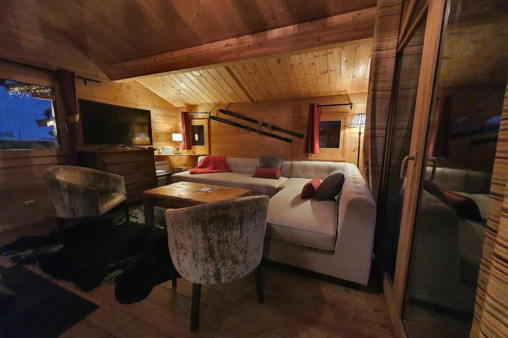 Cosy 4 Bedroom Chalet With Hot Tub Saint-Marcel  Εξωτερικό φωτογραφία