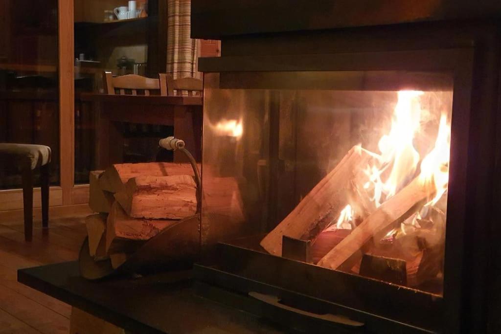 Cosy 4 Bedroom Chalet With Hot Tub Saint-Marcel  Εξωτερικό φωτογραφία