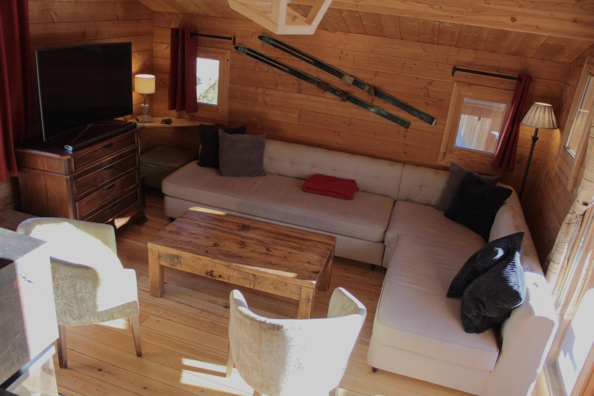 Cosy 4 Bedroom Chalet With Hot Tub Saint-Marcel  Εξωτερικό φωτογραφία
