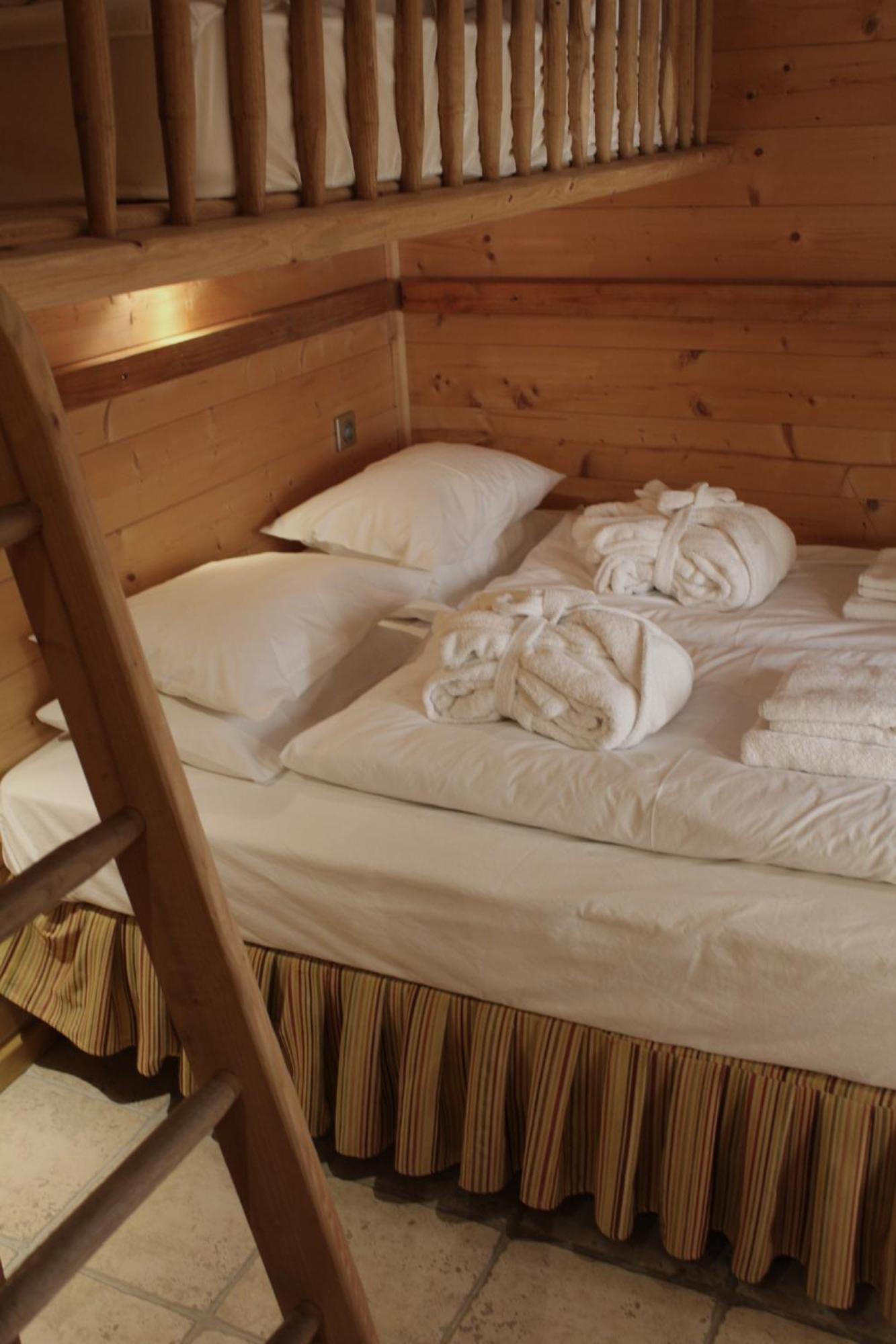 Cosy 4 Bedroom Chalet With Hot Tub Saint-Marcel  Εξωτερικό φωτογραφία