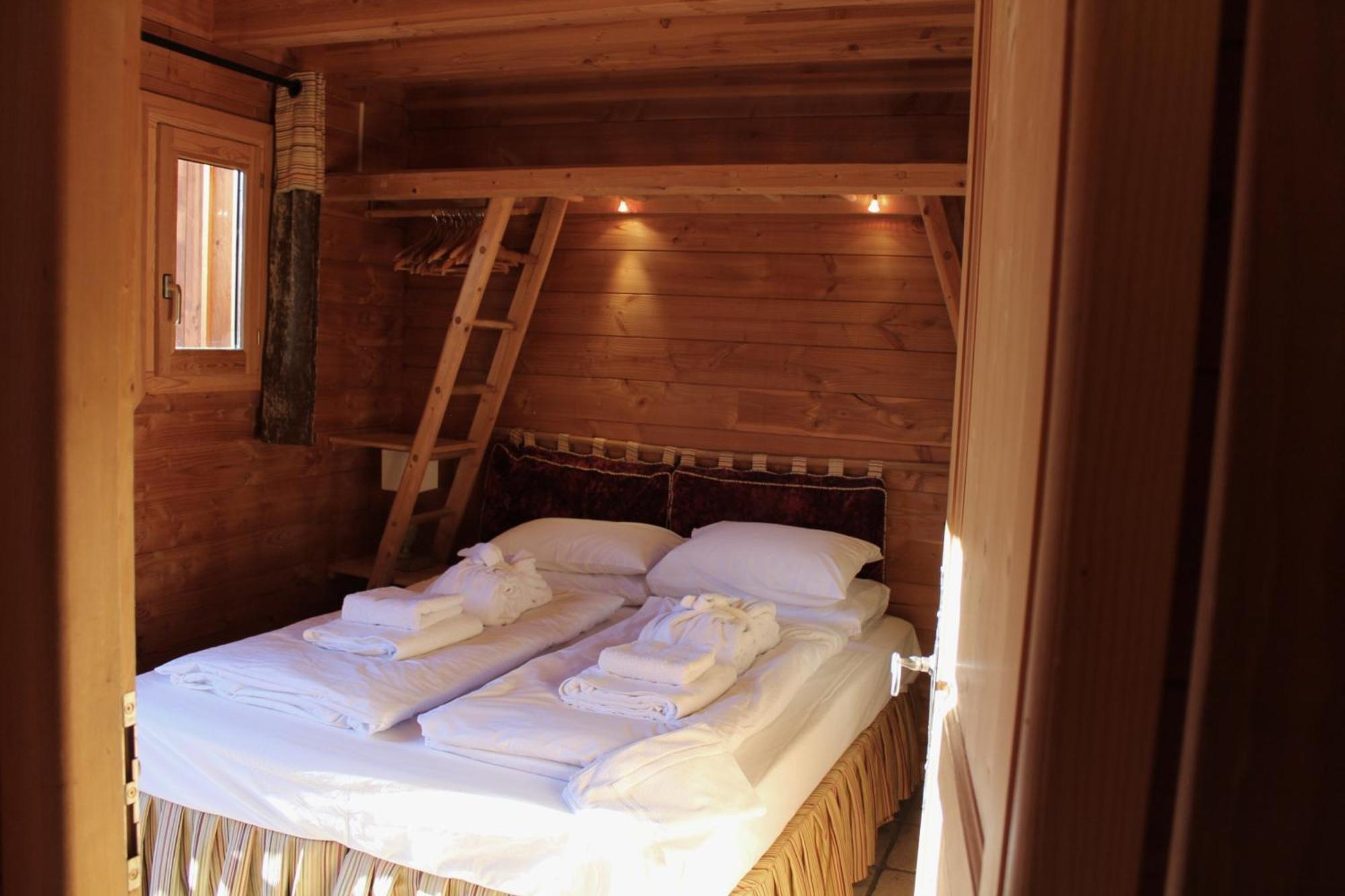 Cosy 4 Bedroom Chalet With Hot Tub Saint-Marcel  Εξωτερικό φωτογραφία